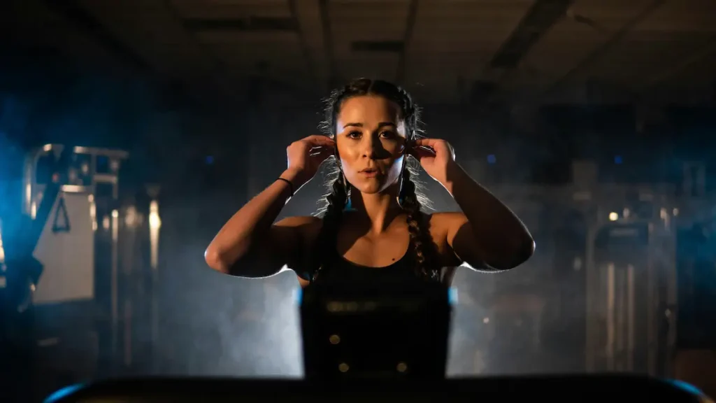 persona-entrenando-con-auriculares
