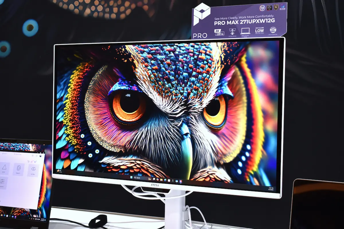 monitor-con-imagen-de-un-buho-colorido