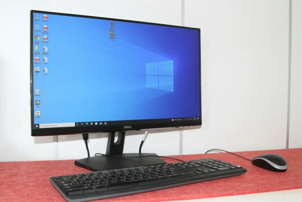 set-up-con-monitor-teclado-y-raton